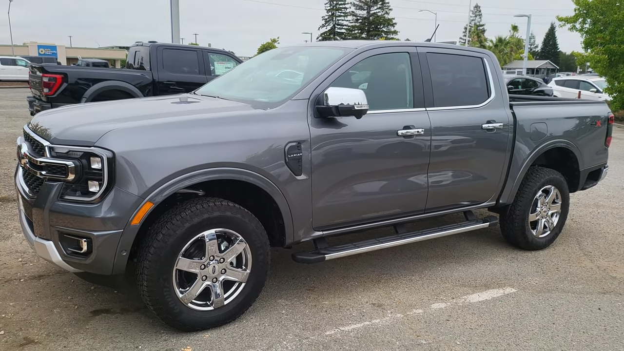 Ford Ranger Thinking of switching from Carbonized Gray Metallic to Cactus Gray. Thoughts? 1695664361403
