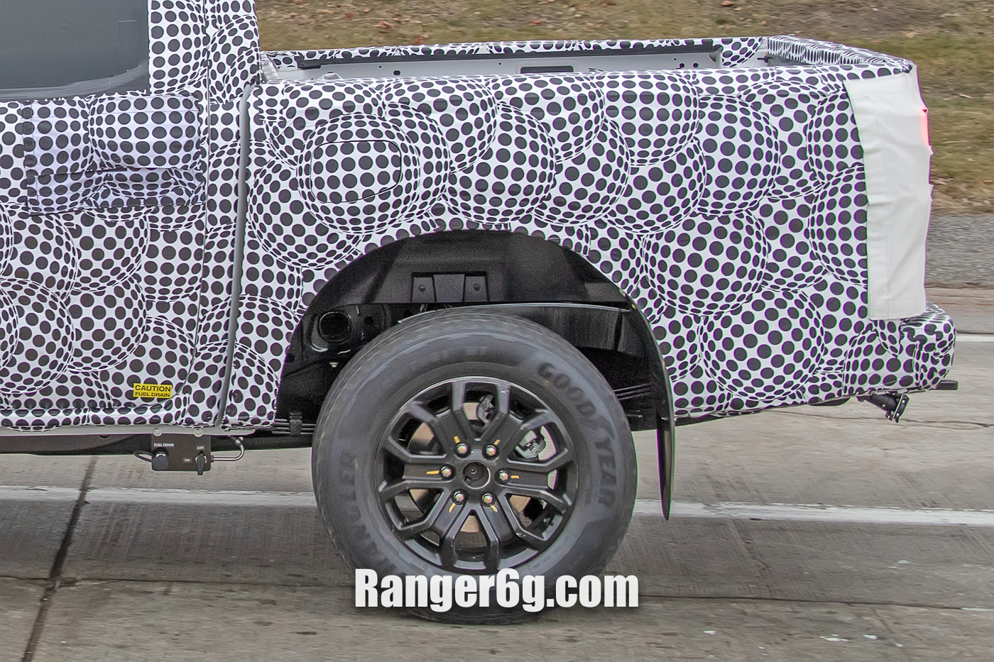 Ford Ranger First 2023 Ranger prototype spotted!! [UPDATED with more close-up photos] 2023-Ford-Ranger-Spied-12