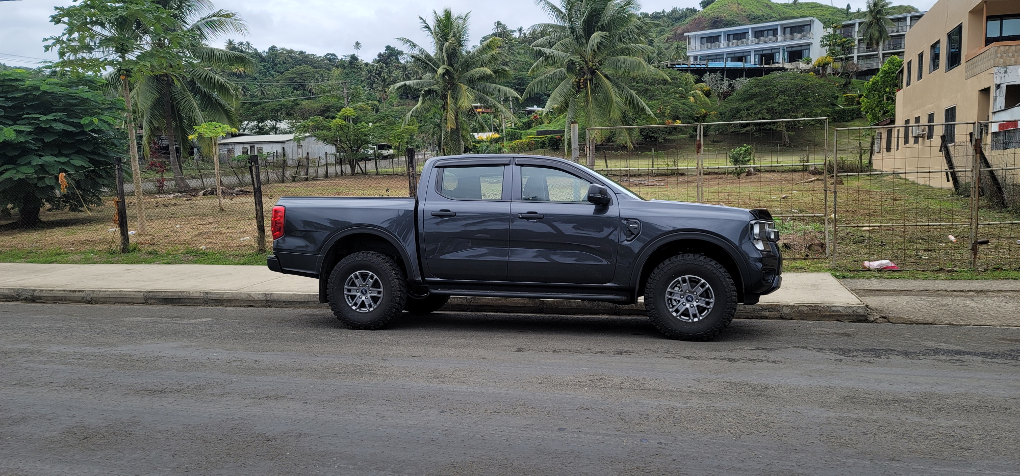 Ford Ranger Just returned from Fiji...6G Ranger already on the road (saw the new Raptor as well). 20230712_101345