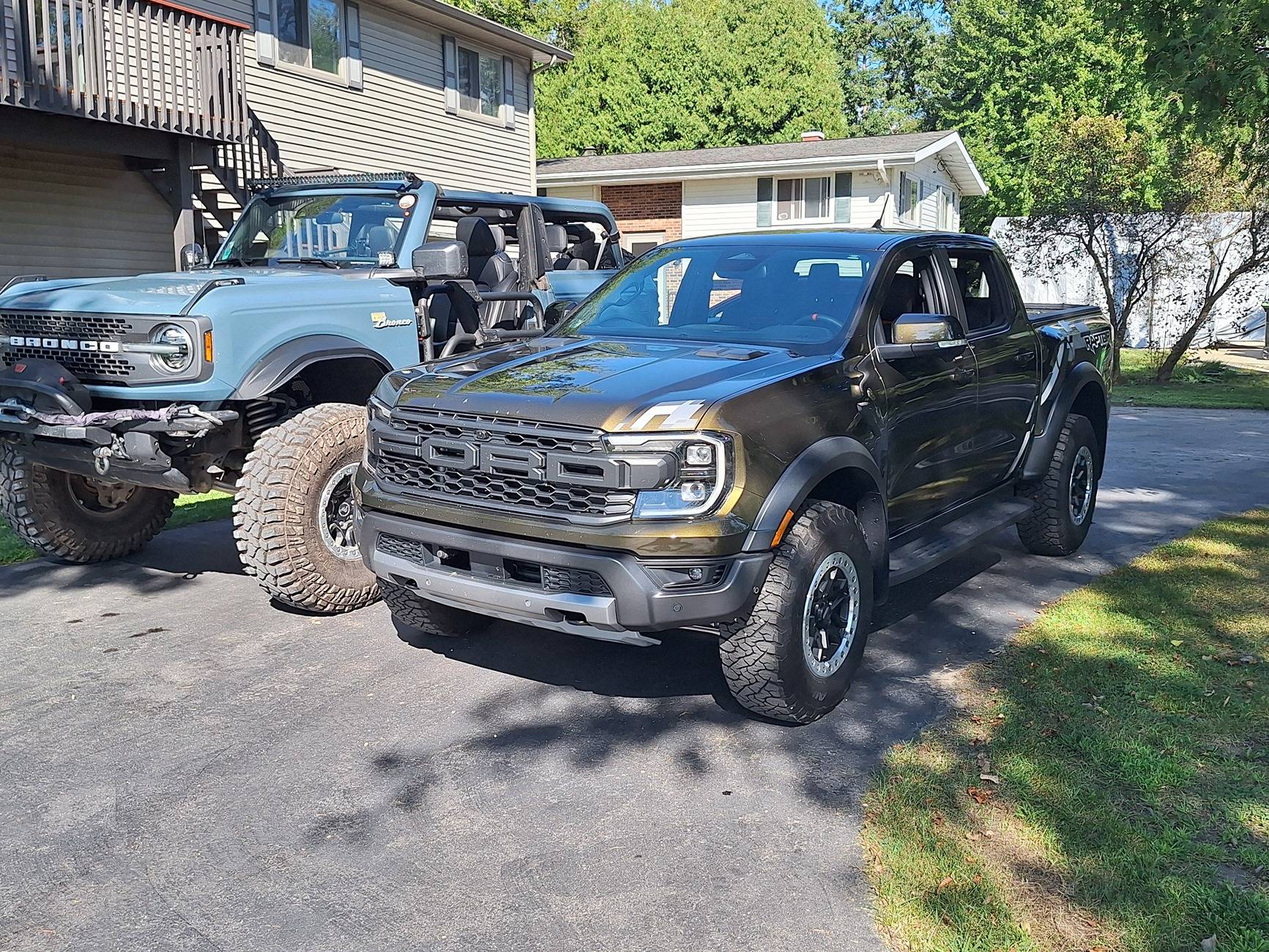 Ford Ranger Poll: Beadlock vs standard wheels on Raptor? 20240901_160023