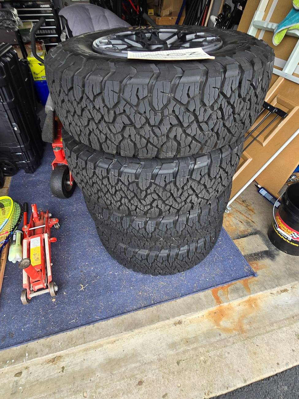 Ford Ranger 4 - KO3 Stock Tires/Beadlock Wheels/Includes TPMS 20241023_155403