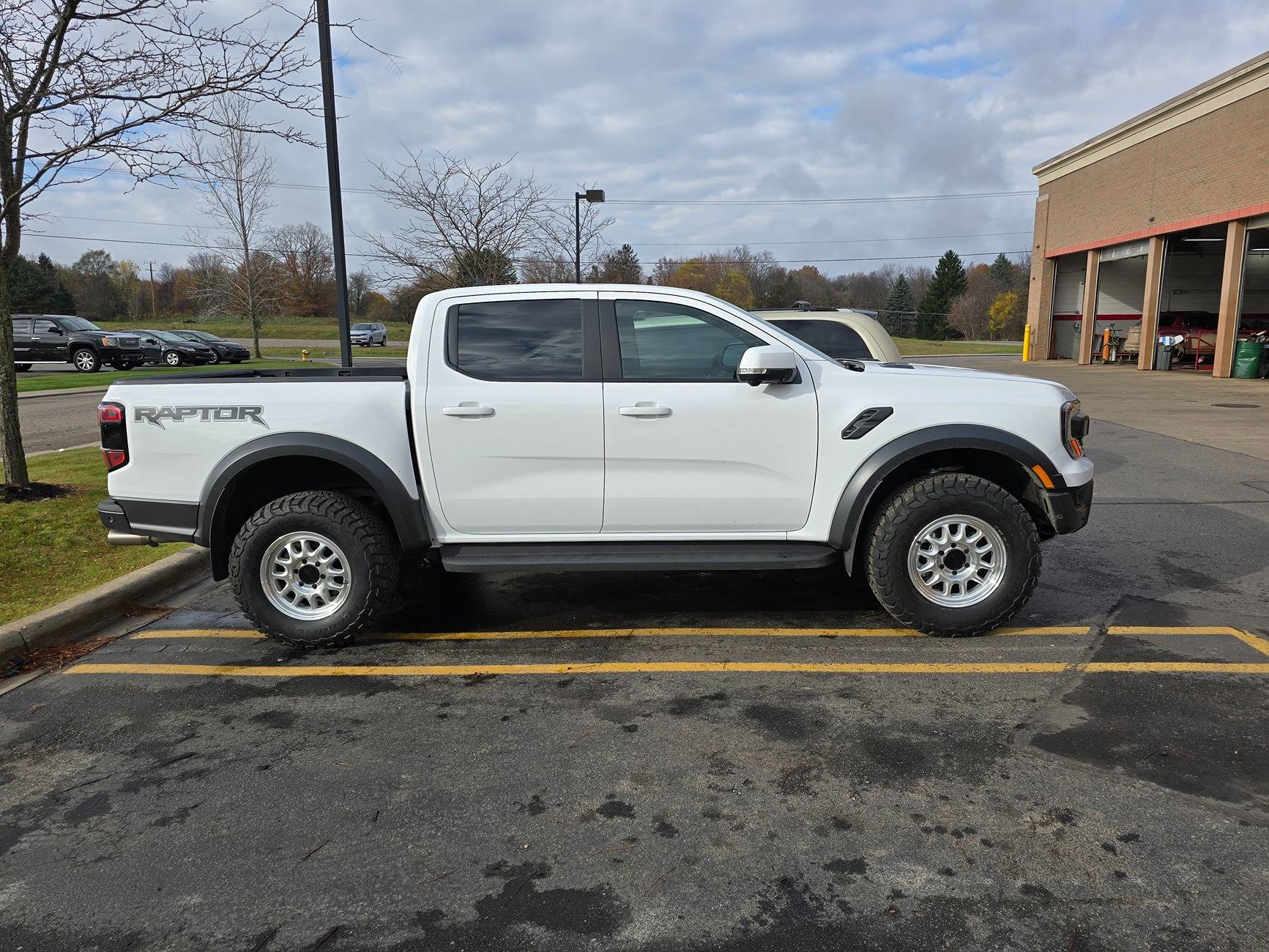 Ford Ranger New shoes on 2024 Ranger Raptor: Method 703 17x8.5 +35 wheels + Bfgoodrich K02 285/70R17 tires 20241106_100028