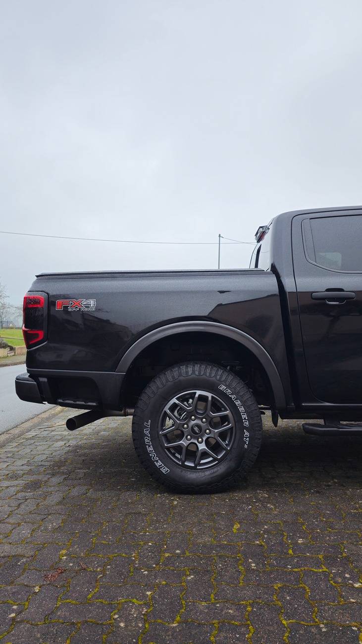 Ford Ranger New 2024 Ranger Lariat FX4 Wheels and Tires (Falken Wildpeak A/T-4 265/70/R17) 20241214_161259