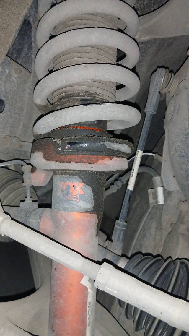 Ford Ranger Fox shock leaking 20250403-220907
