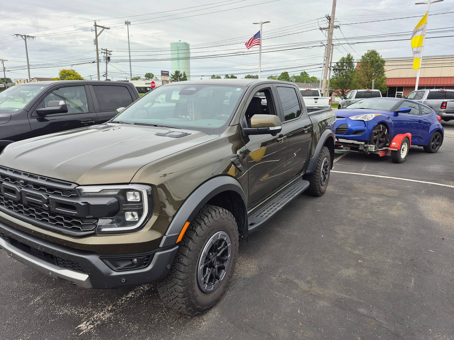 Ford Ranger Ranger Raptor VS.  F150 Lariat 20250527_180607