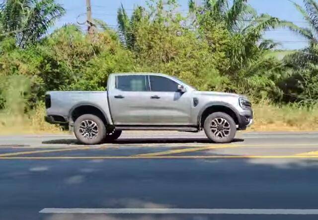 Ford Ranger Spotted video: New Ranger & Everest w/ 2022 Ranger XLT and Wildtrak in 2 colors 3