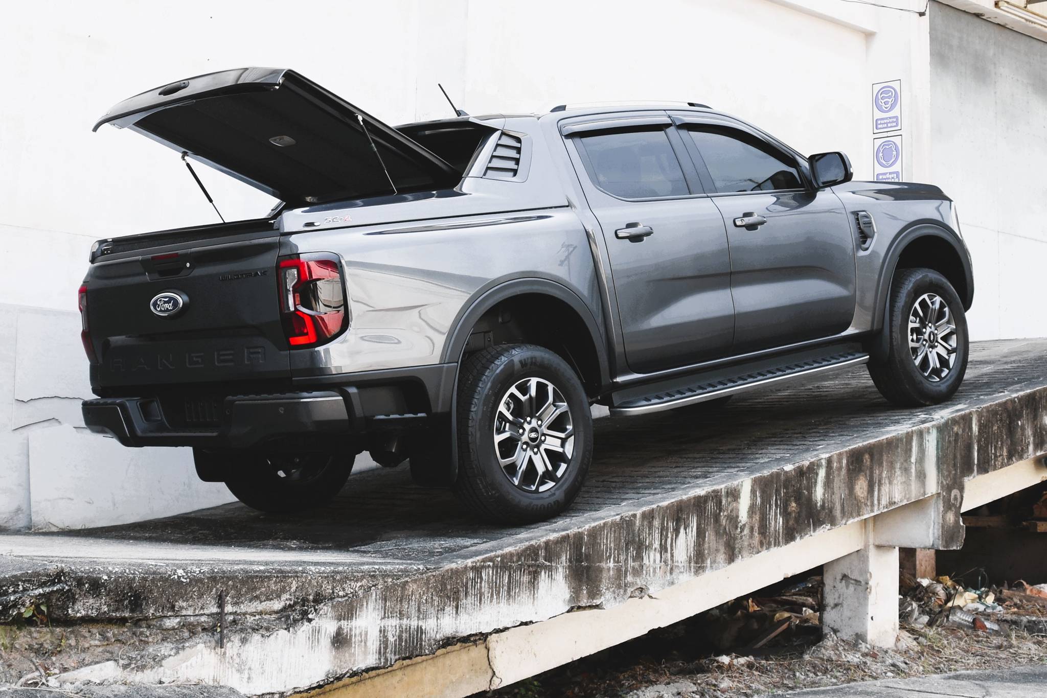 Ford Ranger Sports Tonneau Cover (Alpha SC-Z) for the 6th Gen Ford Ranger Alpha-SCZ-1