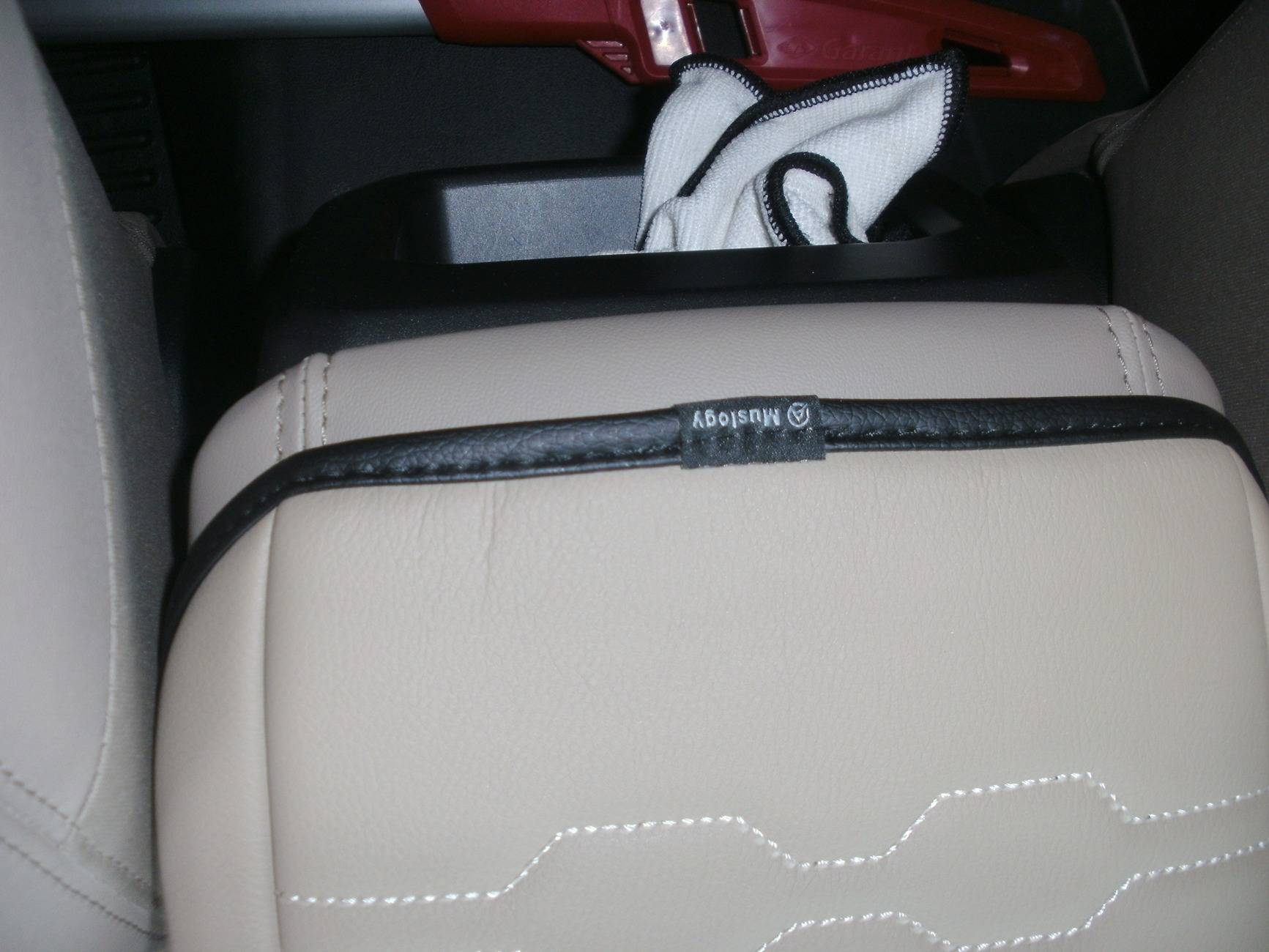 Ford Ranger Muslogy Center Console Cover Back top.JPG