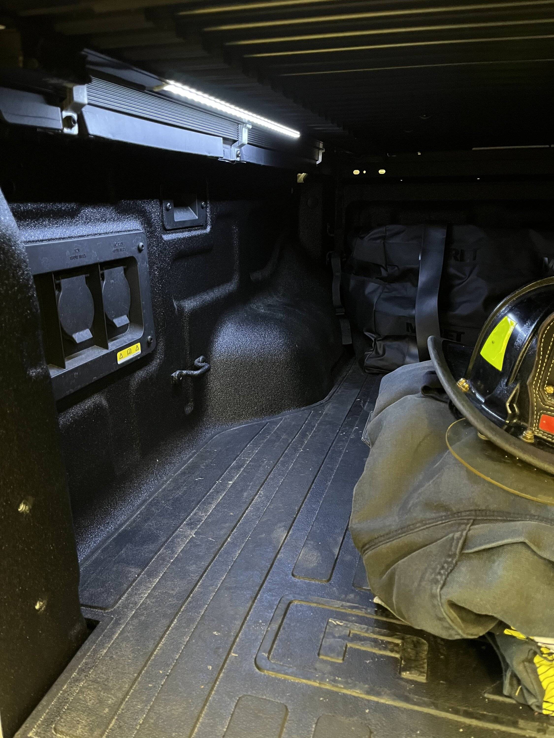 Ford Ranger Easy + Cheap Bed Light w/ Switch Mod bedlight4