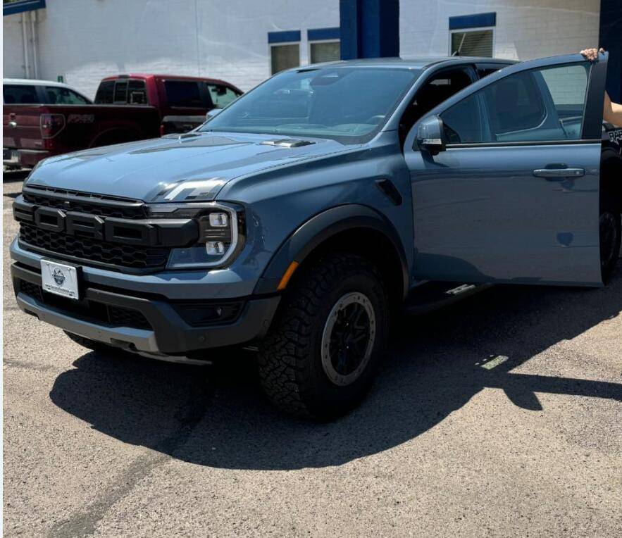 Ford Ranger Shelter Green vs Azure Gray Capture.PNG