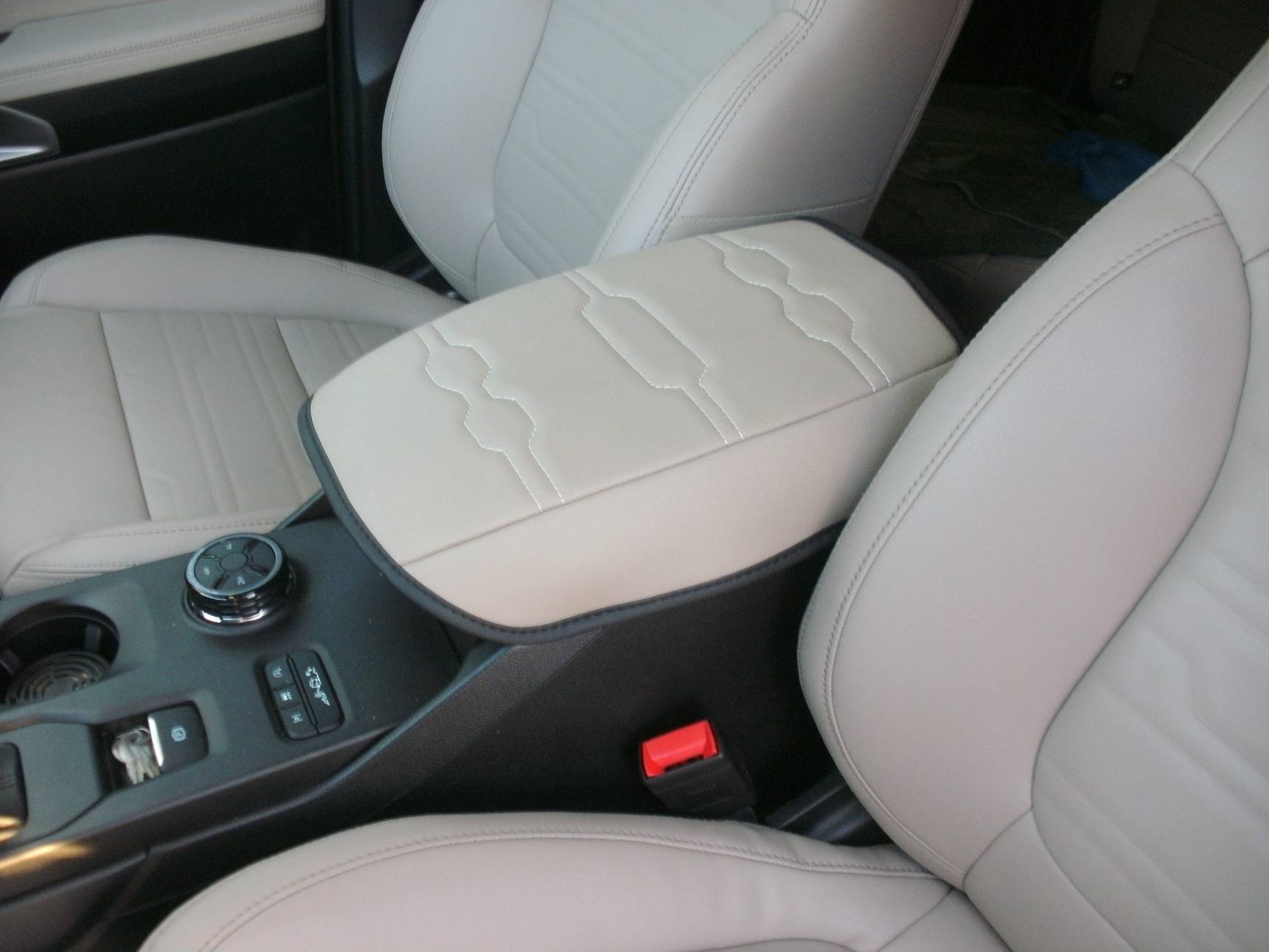 Ford Ranger Muslogy Auto's Ranger products - Share your opinions & ideas! Drv side view with seats.JPG