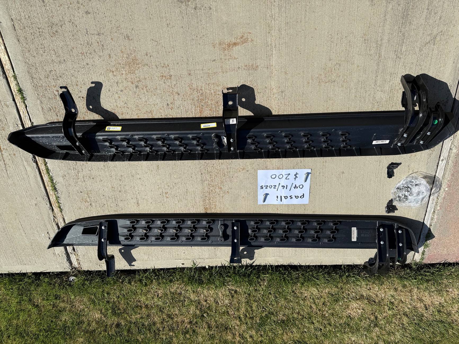 Ford Ranger 2024 Ranger Raptor running boards/side steps $200 IMG_0223
