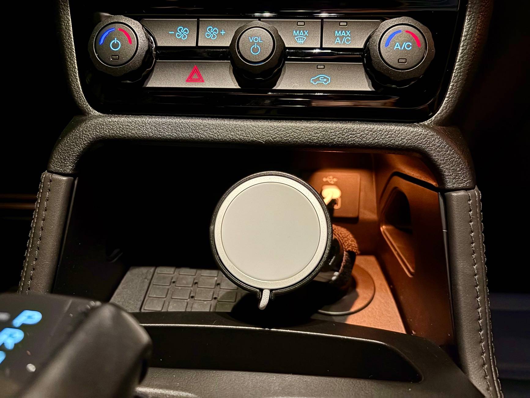 Ford Ranger Phone charger IMG_0400