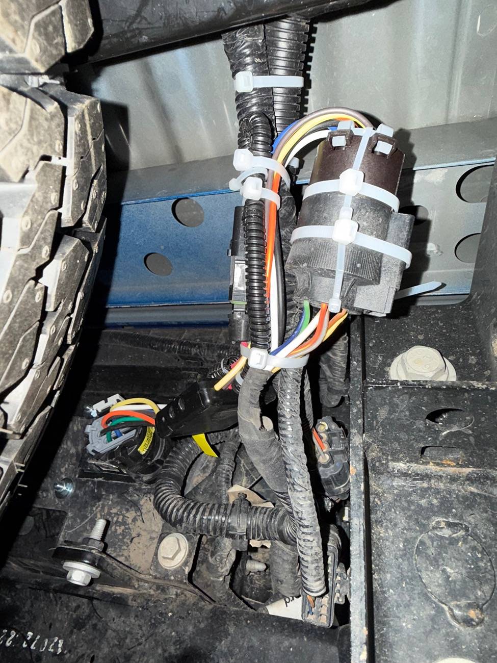 Ford Ranger Plan to install a Leer Harness 300200 for my third brake light, I have a 12 volt power question IMG_0572