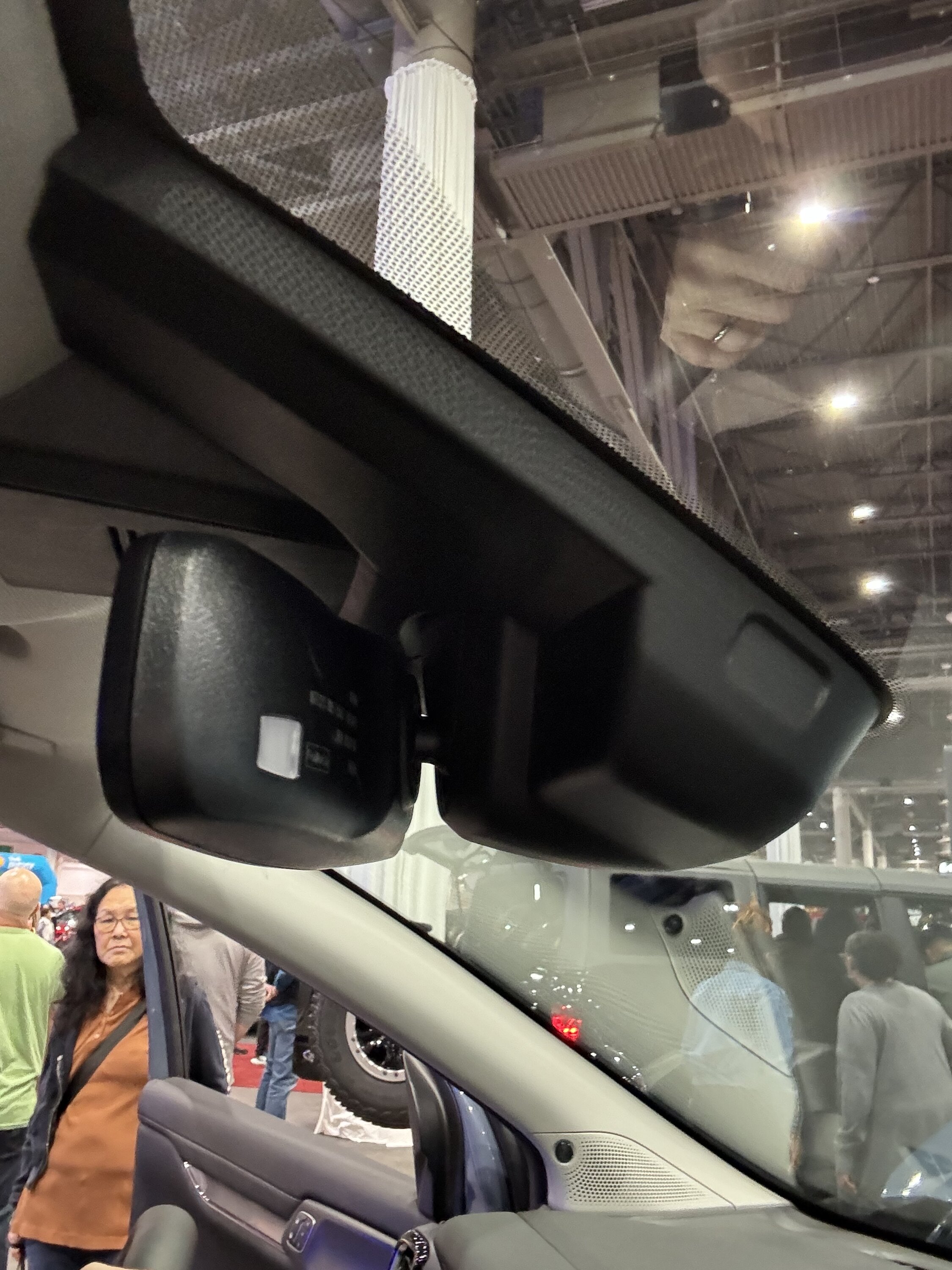 Ford Ranger US Market Dashcam USB Port - on rearview mirror base? IMG_1209