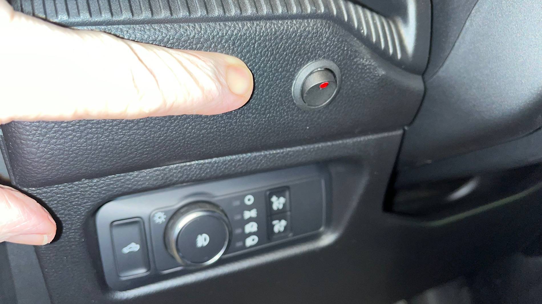 Ford Ranger Ranger Fog light wiring help ? IMG_1247