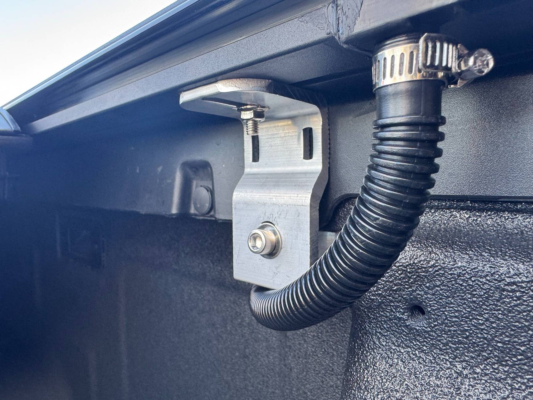 Ford Ranger Willmoso retractable tonneau cover IMG_1511