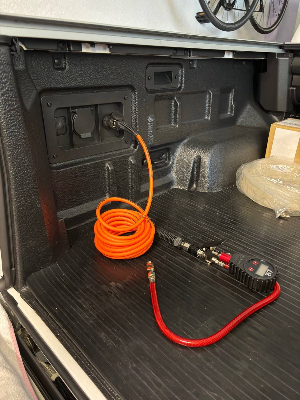 Ford Ranger ARB compressor install with SDHQ brackets and a quick connect in the bed next to 12v power IMG_3994