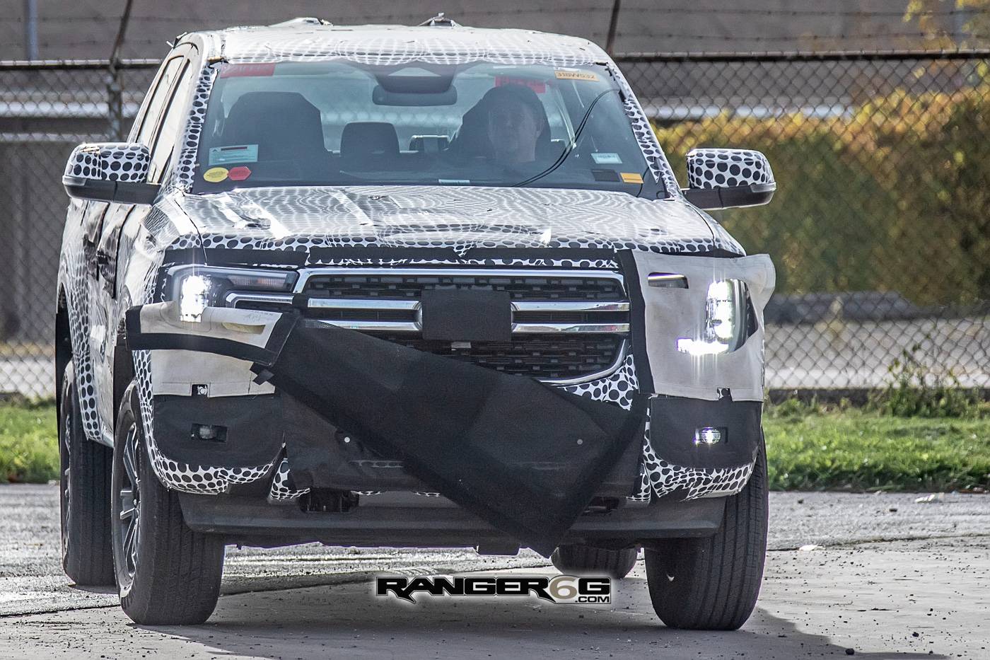 Ford Ranger Ford Ranger Prototype Spied with Undisguised New Chrome Grille new-ford-ranger-chrome-grille-spied-4