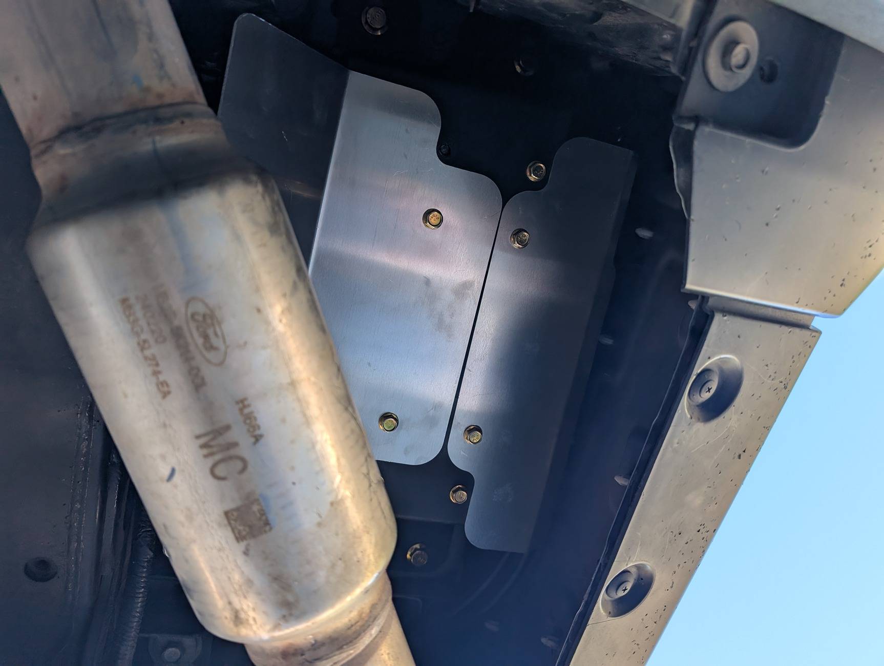 Ford Ranger ARB compressor install with SDHQ brackets and a quick connect in the bed next to 12v power PXL_20250622_141111609