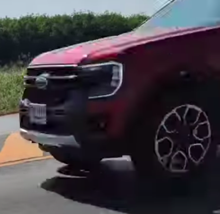 Ford Ranger Spotted video: New Ranger & Everest w/ 2022 Ranger XLT and Wildtrak in 2 colors Screen Shot 2021-12-19 at 19.48.38