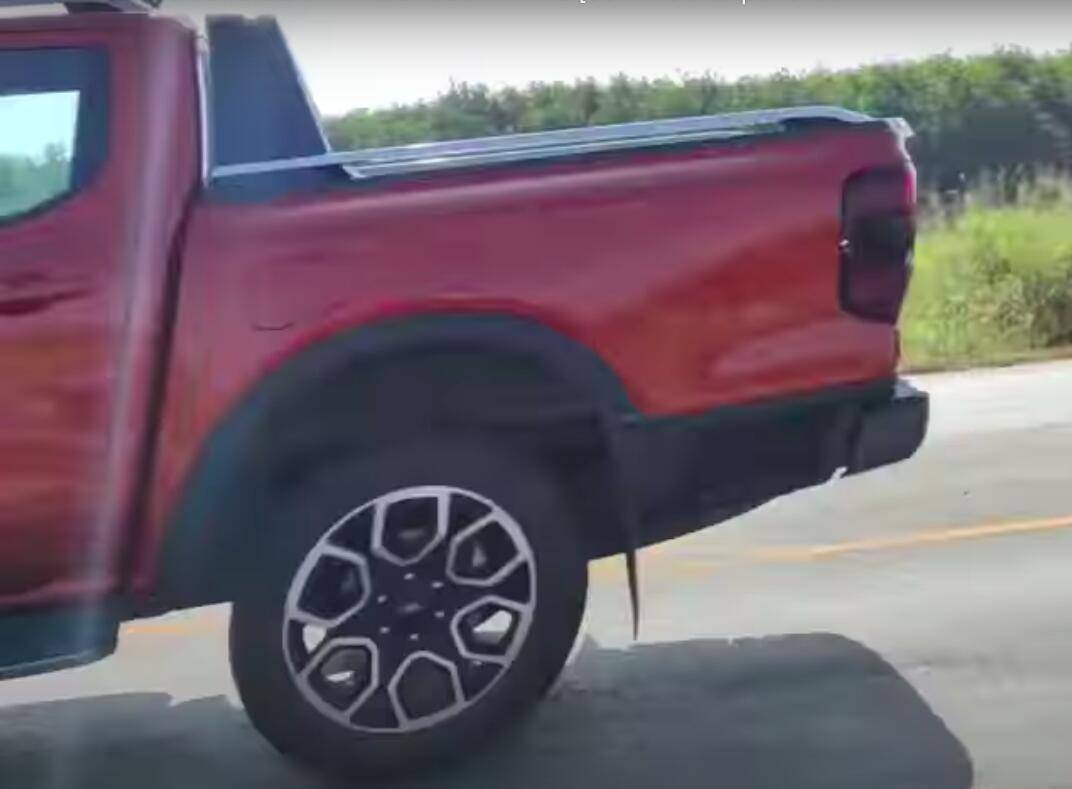 Ford Ranger Spotted video: New Ranger & Everest w/ 2022 Ranger XLT and Wildtrak in 2 colors Screen Shot 2021-12-19 at 19.49.59