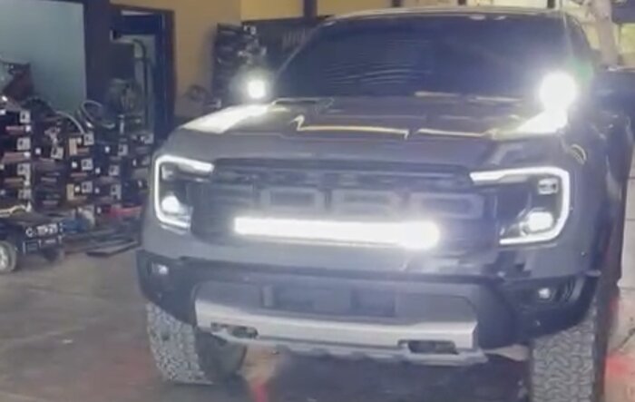 30" Rigid light bar + rock lights installed
