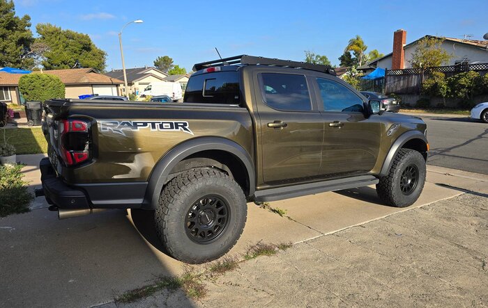 +35 Method 703, 35x12.5 Toyo AT3 Load C, RPG Perch Collars on Ranger Raptor
