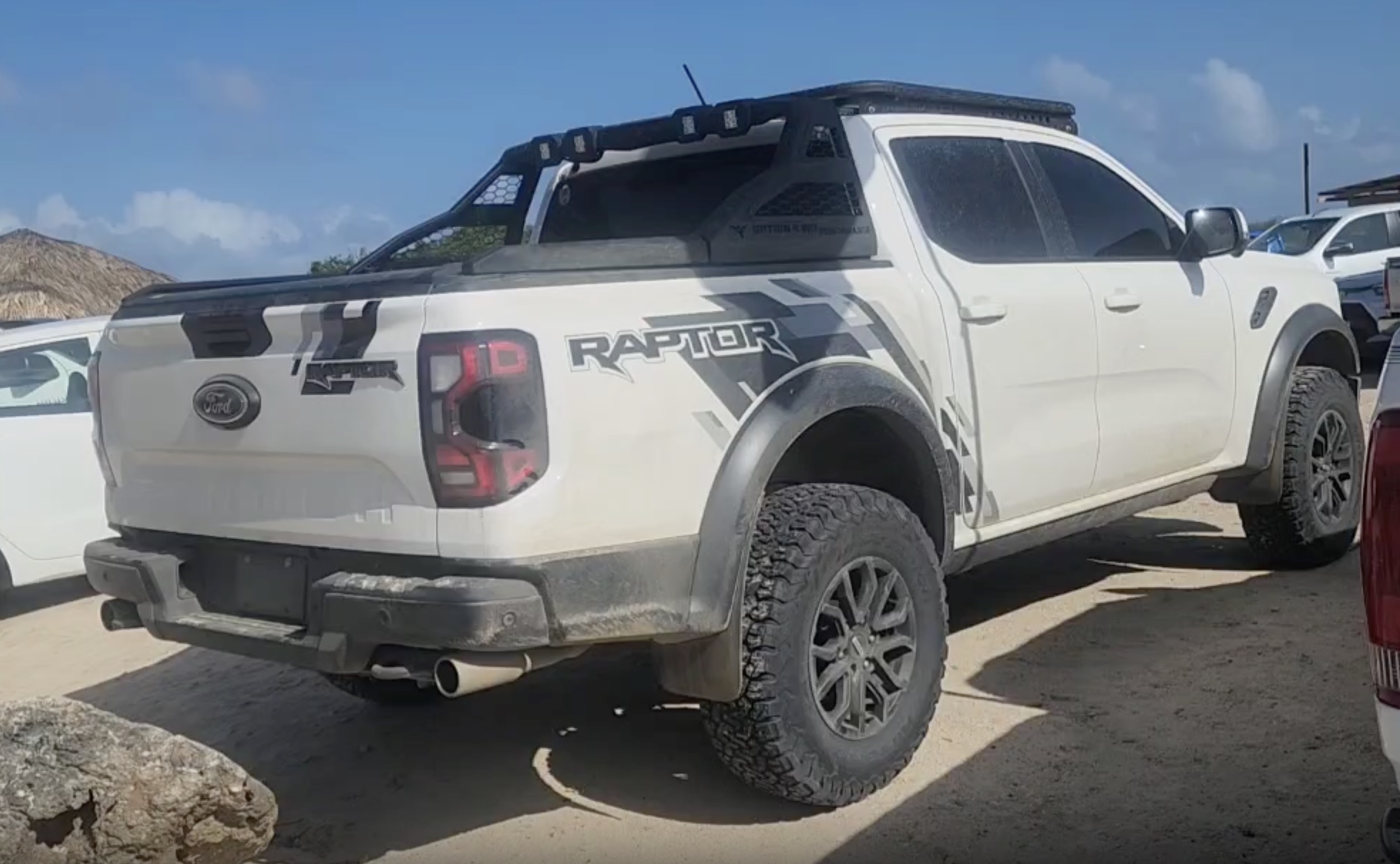 Roofrack with LED bar on the Ranger Raptor next gen Ranger6G 2024